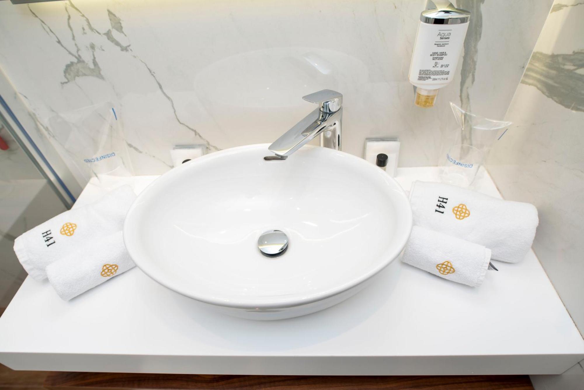 H41 Luxury Suites Belgrade Room photo