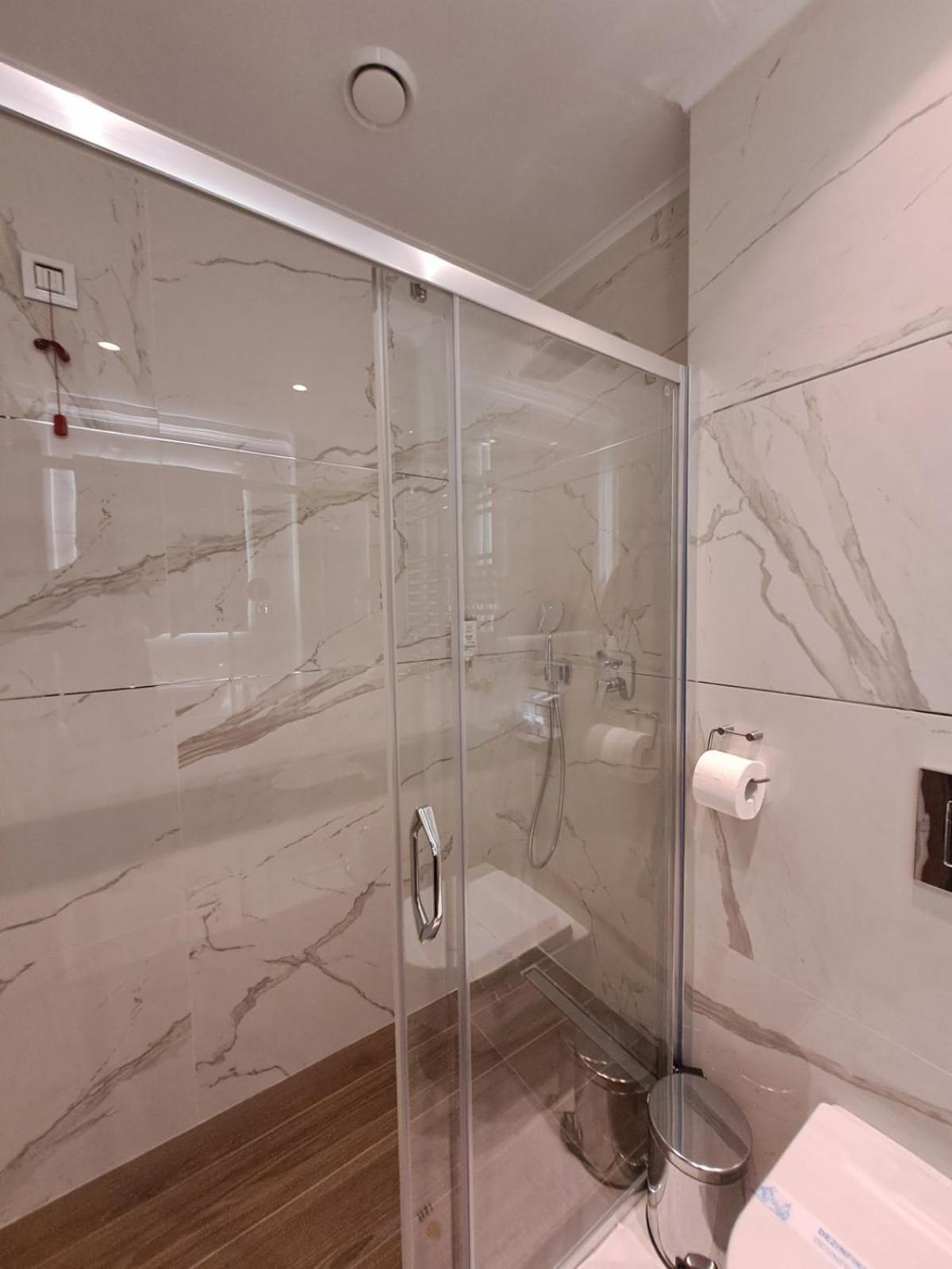 H41 Luxury Suites Belgrade Room photo